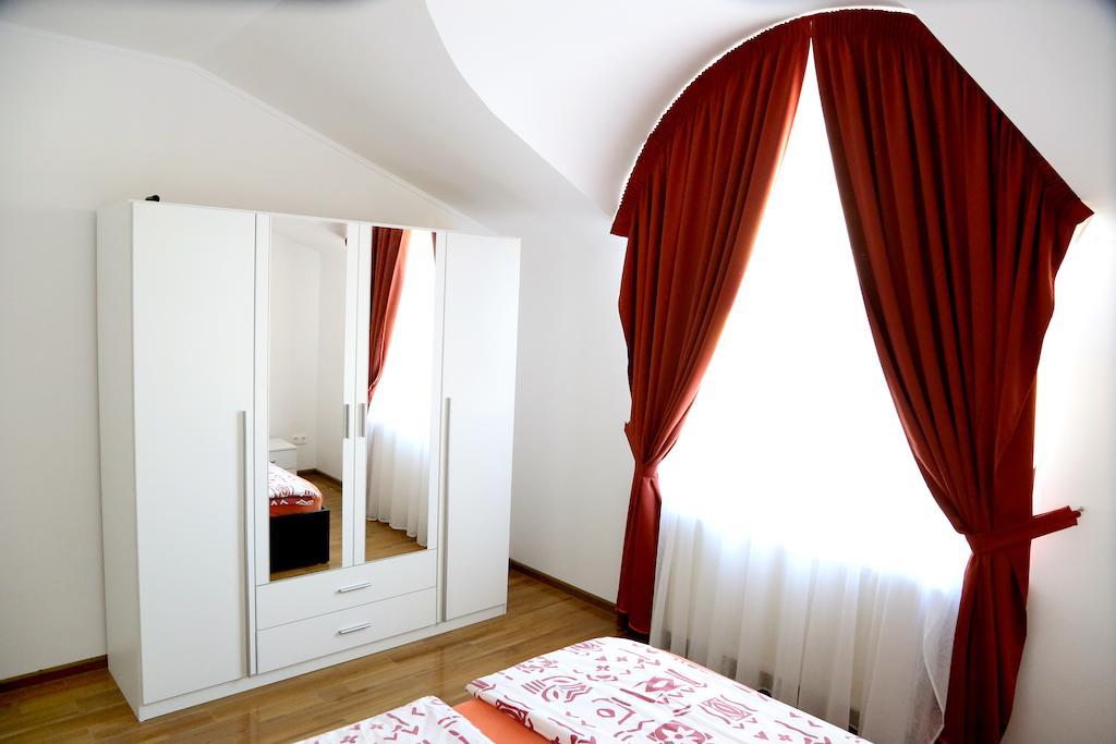 Vila Nona Apartment Сибиу Стая снимка